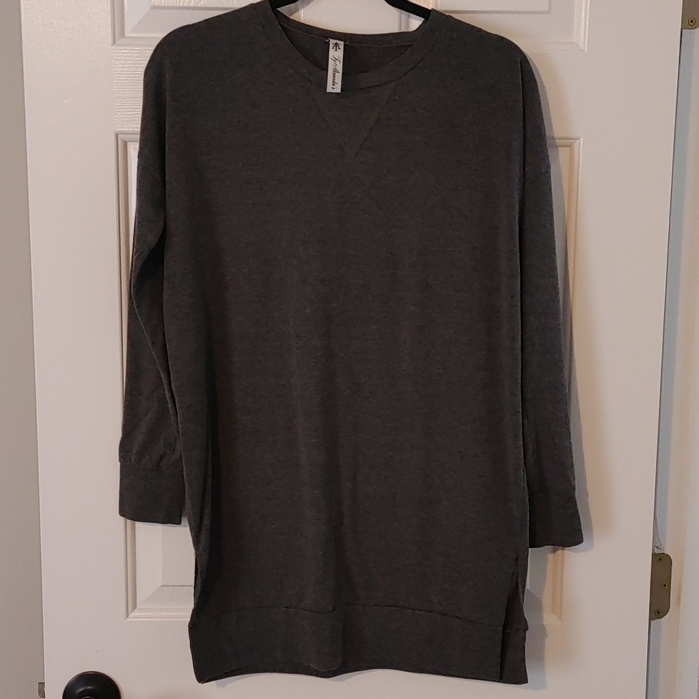 Womens Small Gray Long Sleeve Tunic Side Slits Soft Cozy Would best Fit Md/Lg